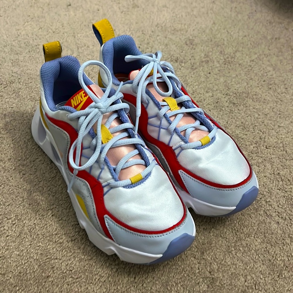 Nike Ryz 365 2 sneakers in white/track red